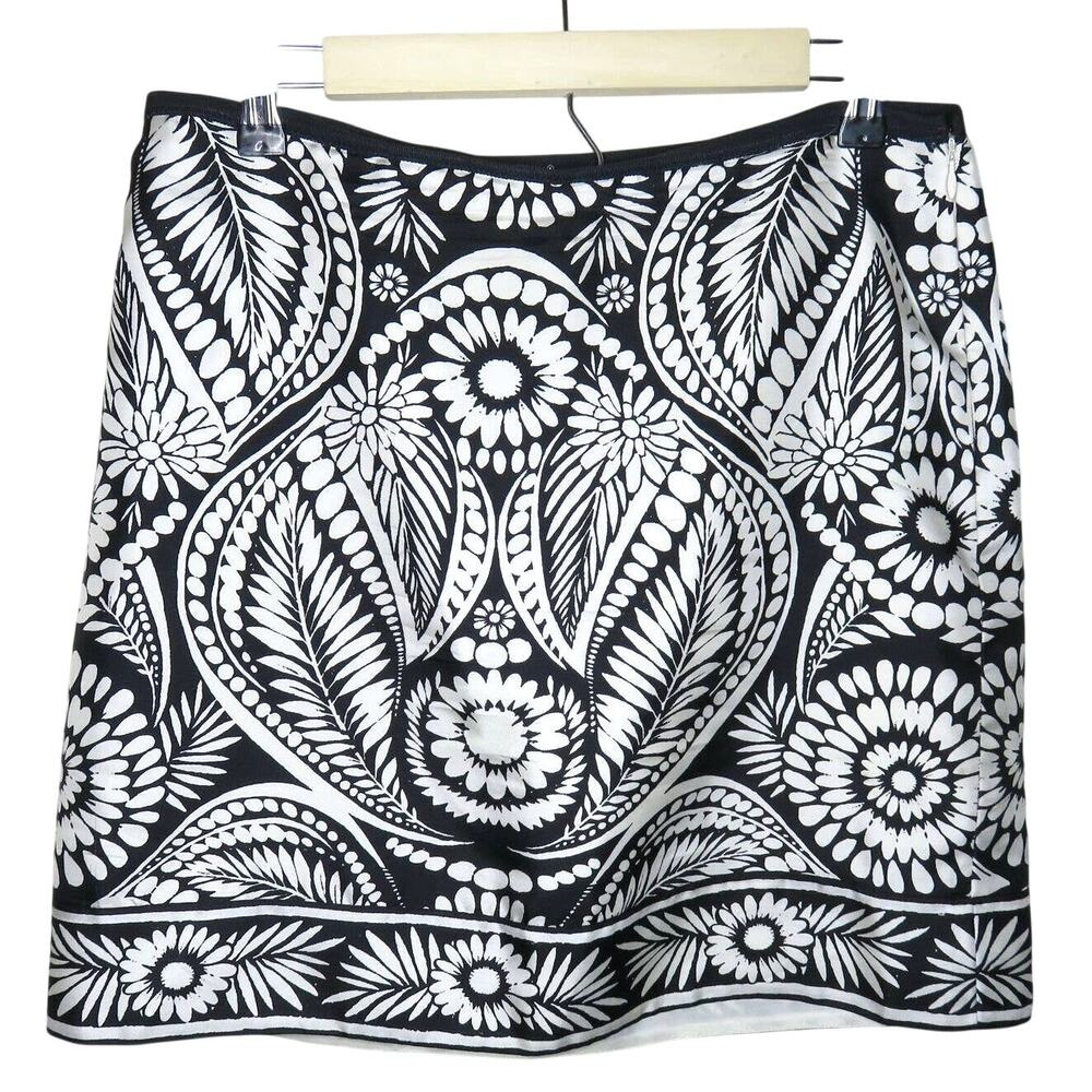 Y2K Banana Republic Silk Black and White Floral Short Skirt - Women's 4P